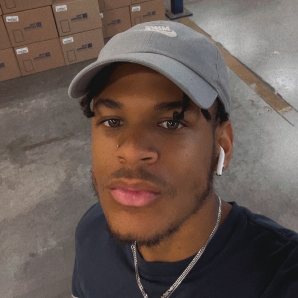 Meet your Posher, Emmanuel